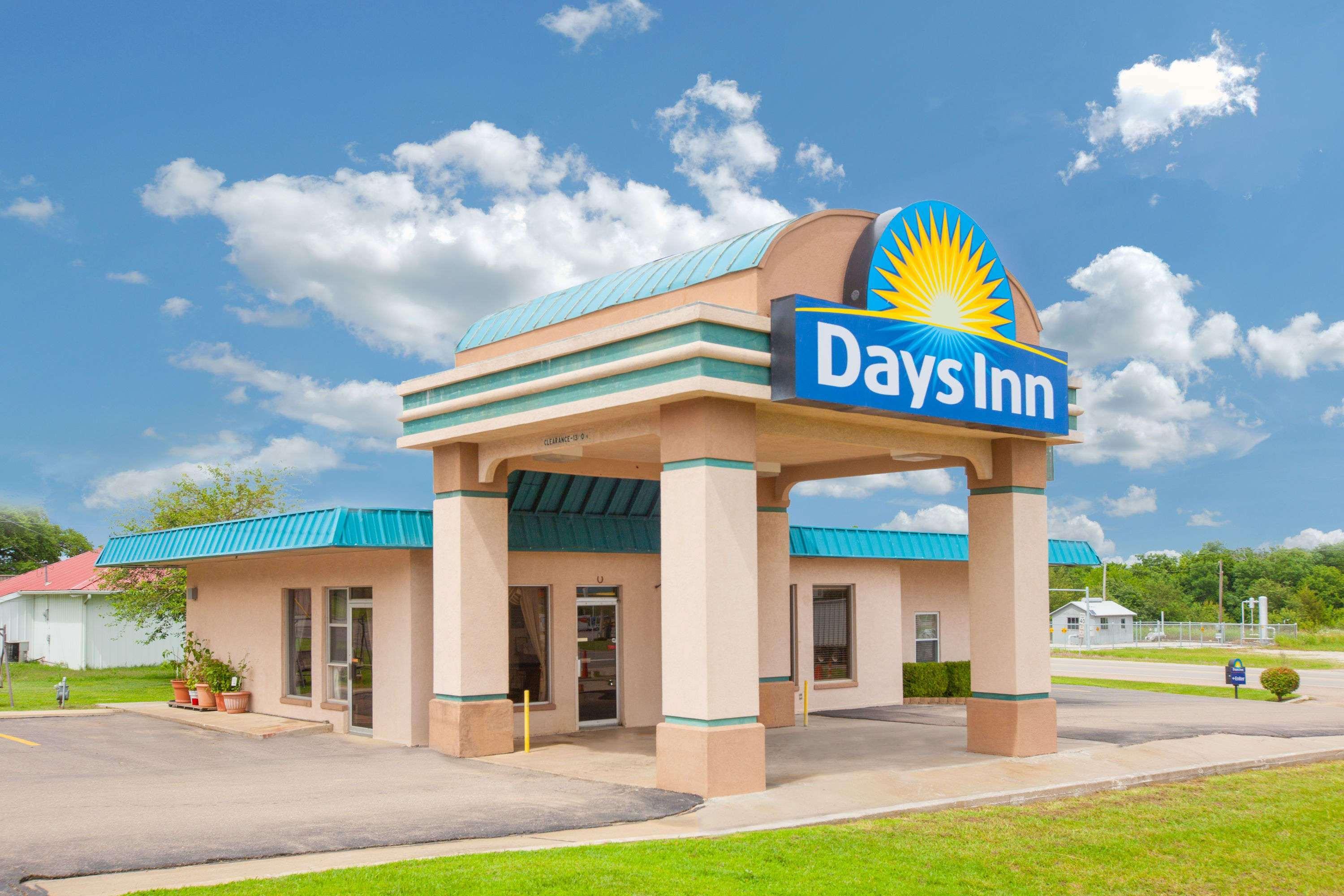 Days Inn By Wyndham Okemah Exterior photo